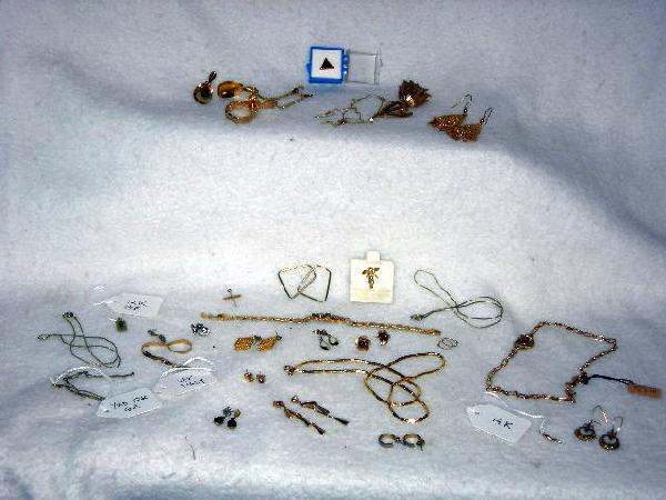 GOLD TONE & GOLD JEWELRY: Lot Includes 14K Italian Horn Charm; 14K Bracelet Made in Italy; 12K G.F. Pendant w/Green Stone; 1/20 12K Chain (Clasp Missing); 1/20 12K. G.F. Chain; 3 Chains; Boot Jewelry for Boot Size 8-9-10; Brac
