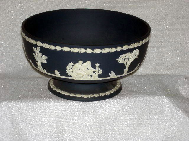 WEDGWOOD JASPERWARE PEDESTAL BOWL: Wedgwood Slate Blue Jasperware Bowl on Pedestal Featuring 4 Sets of Classic Figures, Marked Wedgwood Made in England #72, 8.5"D X 4.5"T.