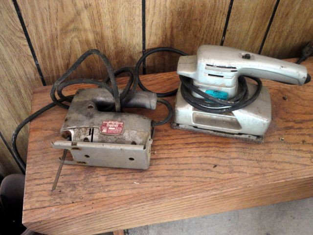 SABER SAW & TABLE SANDER: 2 AMP Shop Craft Saber Saw & Grant Orbital Sander.