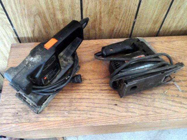 SAW & TABLE SANDER: Craftsman Saw & Black & Decker Table Sander.