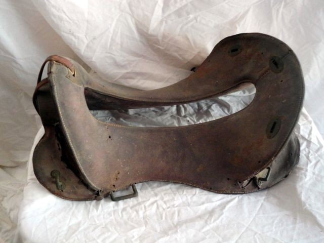CIVIL WAR SADDLE: Confederate "McClellan" Saddle w/1.5" Split Seat, 20" Long.