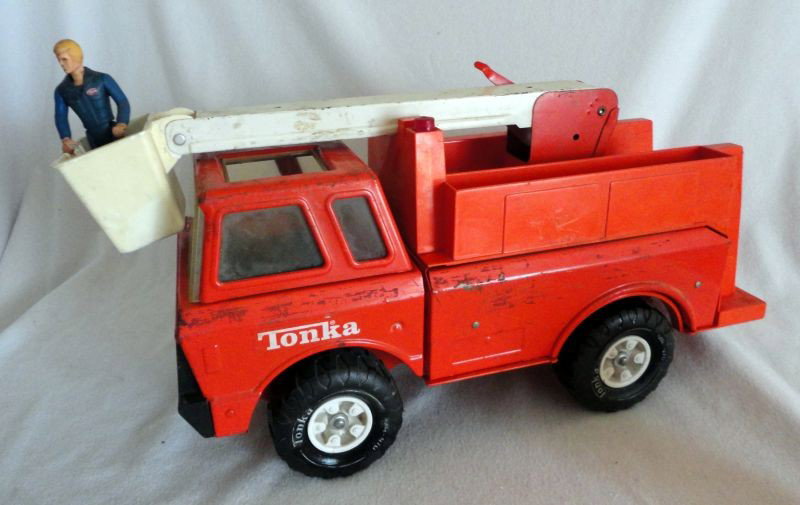 TONKA CHERRY PICKER TRUCK: 1978 Orange Metal "Tonka" Cherry Picker Truck, w/Blue Poseable Tonka Figure.