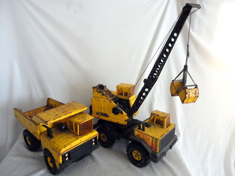 TWO TONKA CONSTRUCTION VEHICLES: 2 Tonka Construction Vehicles Inc. Dump Truck & Turbo Diesel Crane, 18.5" To 30"L.