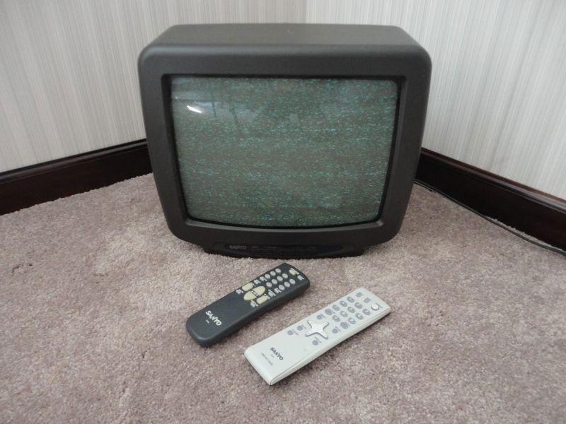 SANYO TELEVISION: Sanyo Portable Television With Remote, Model#DS13380, Color 14" Screen