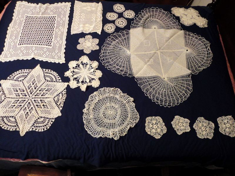 LINEN LOT: Including: 6 Doilies ( 1 Rectangular); Tablecloth; Runner & 9 Coasters.