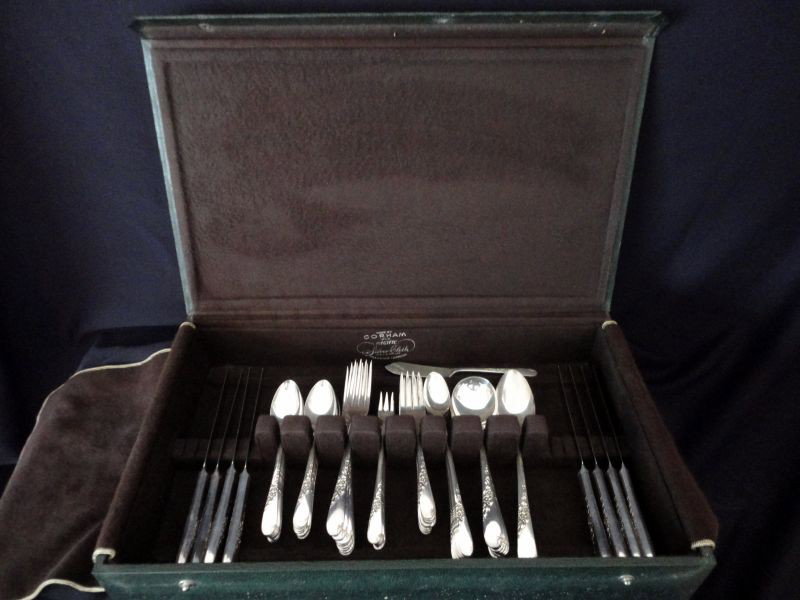 SILVER PLATED FLATWARE SERVICE: 68 Pieces Rogers Endearable Patented 1954 in Fitted Case Including: 8 Dinner Forks, 8 Dinner Knives, 8 Salad Forks, 17 Teaspoons, 8 Soup Spoons, 8 Iced Tea Spoons, 8 Cocktail Forks, 2 Tablespoons, Mas