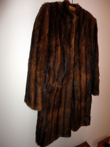 FULL LENGTH MINK COAT: Lined 2-Pocket Coat Tagged Neuberger Furs, N.Y. 1898, 43" L, Sleeve 26" L.