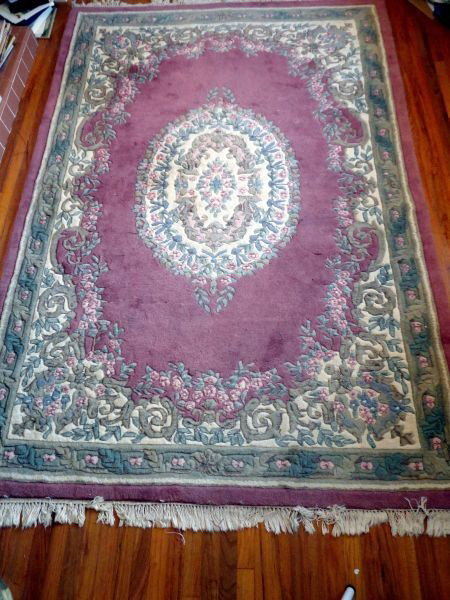ROSE AUBUSSON STYLE RUG: Rose w/Cream Centered Medallion and Corners w/Varying Shades of Green, 6' x 8'10".