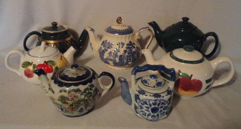 TEAPOT LOT: 7 Teapots Including: Hal 6 Cup Green w/Gold Band & Floral Design, Japan Marked, McCormick Tea, Baltimore MD. & English Sadler, 4.5" - 6.75"T.