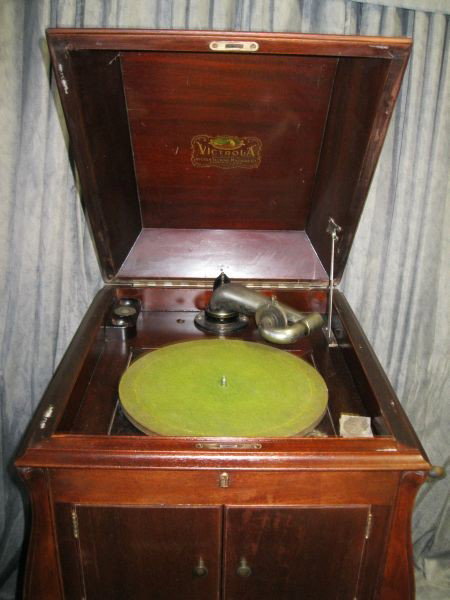 VICTROLA: Model VV-X I 751152, Victor Talking Machine Co. Camden N.J. Caster Feet w/Wood Wheels, Double Door Lower Cabinet & Album/Record Storage, Crank Handle on Right Side, 20"W x 22.5"D x 43"T.
