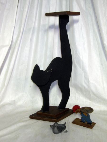 3 VINTAGE ASHTRAYS: 3 Vintage Ashtrays Including: Handcrafted Wood Piece Black Cat on Double Diamond Base, Tail mounted w/Diamond Mount w/Metal Ashtray Insert, 12"L x 25"T Metal Smiling duck, 5"L x 2.75"T & Handcrafted W