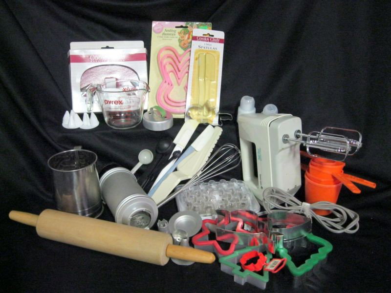 BAKING LOT: Lot: Black & Decker Power Boost Heavy Duty 5-Speed Hand Mixer; Cooks Club 7-Piece Decorating Set; Lid Marked: Wilton. Inc. 1970 Woodenridge. IL 60515, 4o5 8773; Various Cookie Cutters; Mirror Cookie P