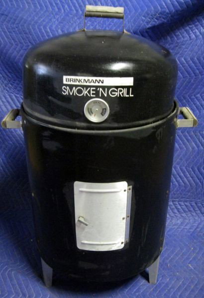 BRINKMAN SMOKE'N GRILL: Brinkman Smoke'n Grill Black w/Metal & Wood Handles, Temperature Gauge, 34”H.