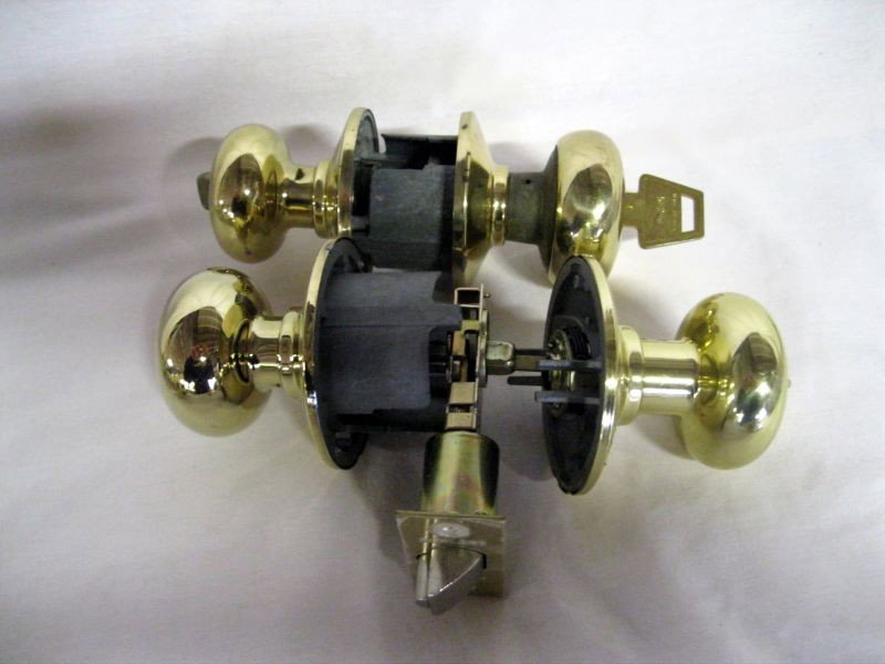 METAL DOOR KNOBS & LOCKS - 4