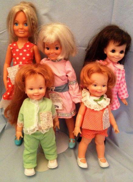 Ideal Crissy & Family Dolls: Ideal Crissy & Family Dolls 5 Ideal Crissy & Family Dolls Including: 1 blonde and tanned Crissy 1 blonde and tanned Dina 2 red haired Cinnamon dolls and 1 brunette Mia. Measurements: 12" - 18"Conditio