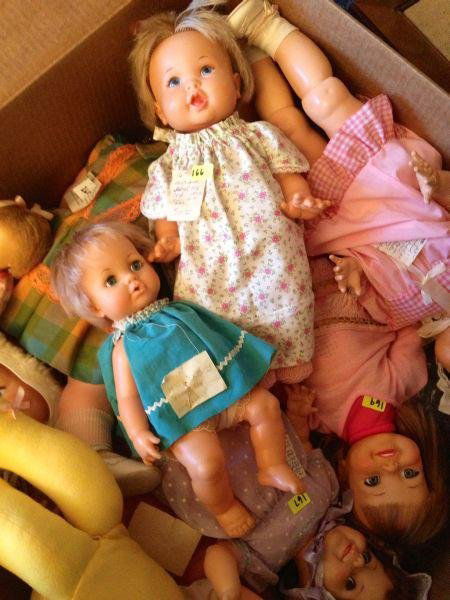 19 Vinyl Effanbee Dolls: 19 Vinyl Effanbee Dolls Box Lot 19 Vinyl Effanbee Dolls Includes: a variety of dolls and 3 original boxes. Measurements: Various sizes.Condition: Very Good stored in display cases and from a no-smokin