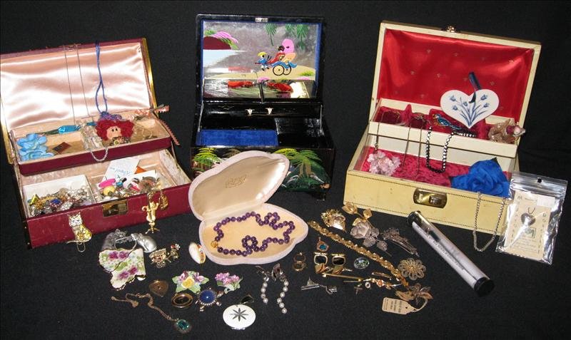 Jewelry Pieces & Parts Lot: Jewelry Pieces & Parts Lot, Including Jewelry Boxes, Tools, Pendants and More.