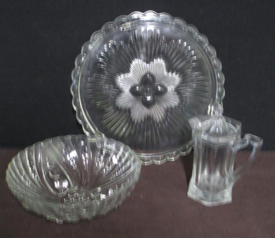 Depression Glass Lot: Clear Depression Glass Lot 1 Cake Plate 1 Large Bowl And 1 Syrup Jug W/ Lid. (7" Tall).