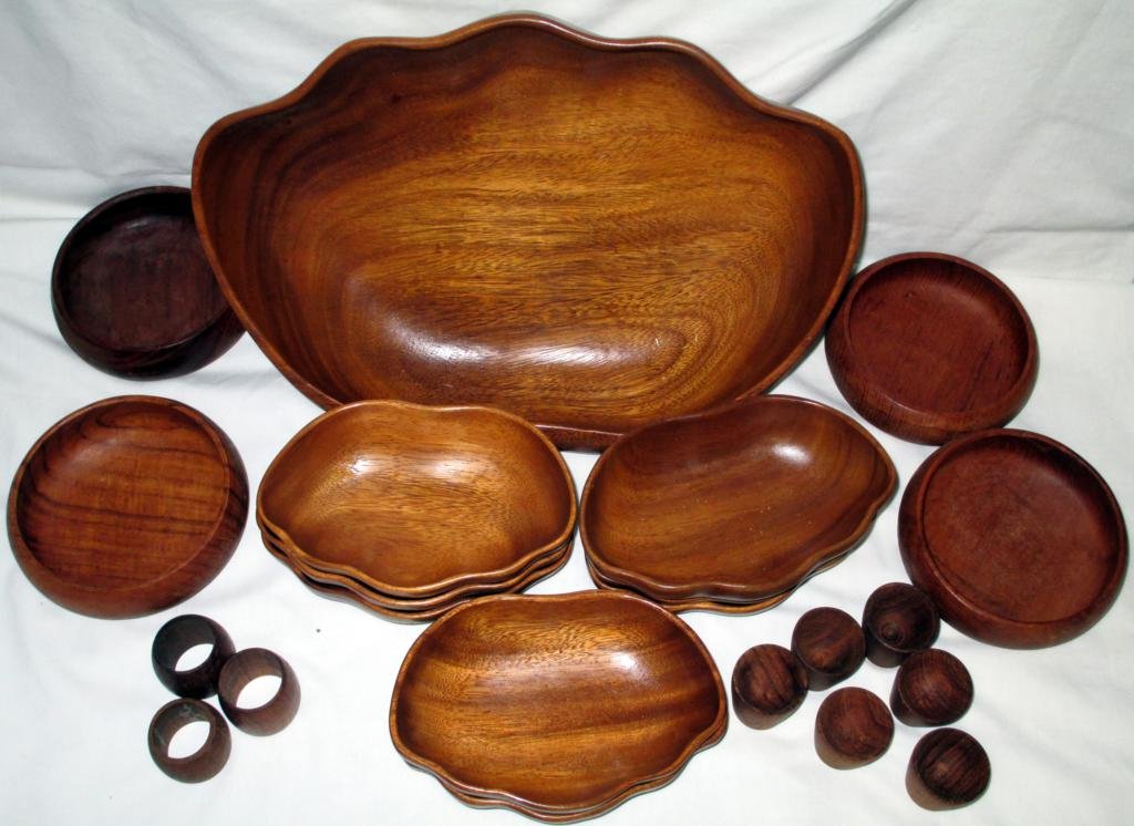 Salad Bowl Lot: Salad Bowl Lot Large wooden shell-shaped salad set with 8 smaller bowls. Also 4 round wooden bowls, 3 wooden napkin rings, and 6 wood shot glasses.