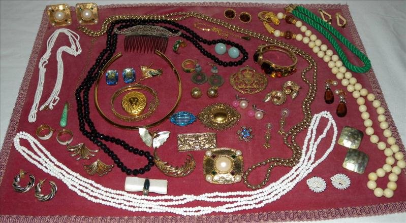 VINTAGE BEADS AND COSTUME JEWELRY: Vintage Beads And Costume Jewelry, Includes 8 Pins, 1 Ring, 1 Pendant, 9 Necklaces, 16 Pair Of Earrings, 2 Bracelets, And More. Makers Include Monet, Kramer Of Ny, Carnegie, And Les Bernard.
