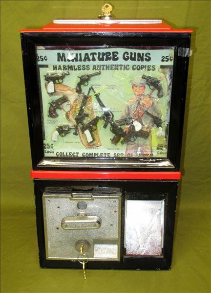 Victor Vending Machine: Victor Vending Machine 25 Cents, Miniature Guns Collect the Complete Set of 7, w/Keys.