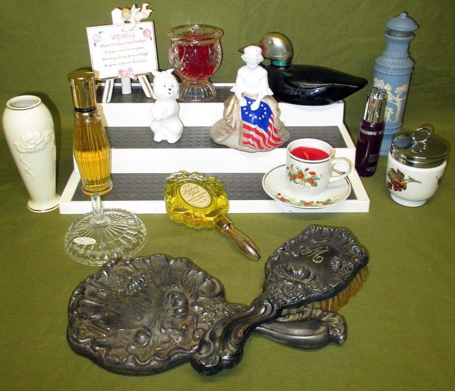 Perfume Plus: Perfume Plus Lot, Inc. Full Bottle of Shalimar by Guerlain, Full Bottles of Avon's Sweet Tooth Terrier, Topaz Cologne & Betsey Ross Sonnet Cologne, Full Bottle Avon's Looking Glass & Bird of Paradise,