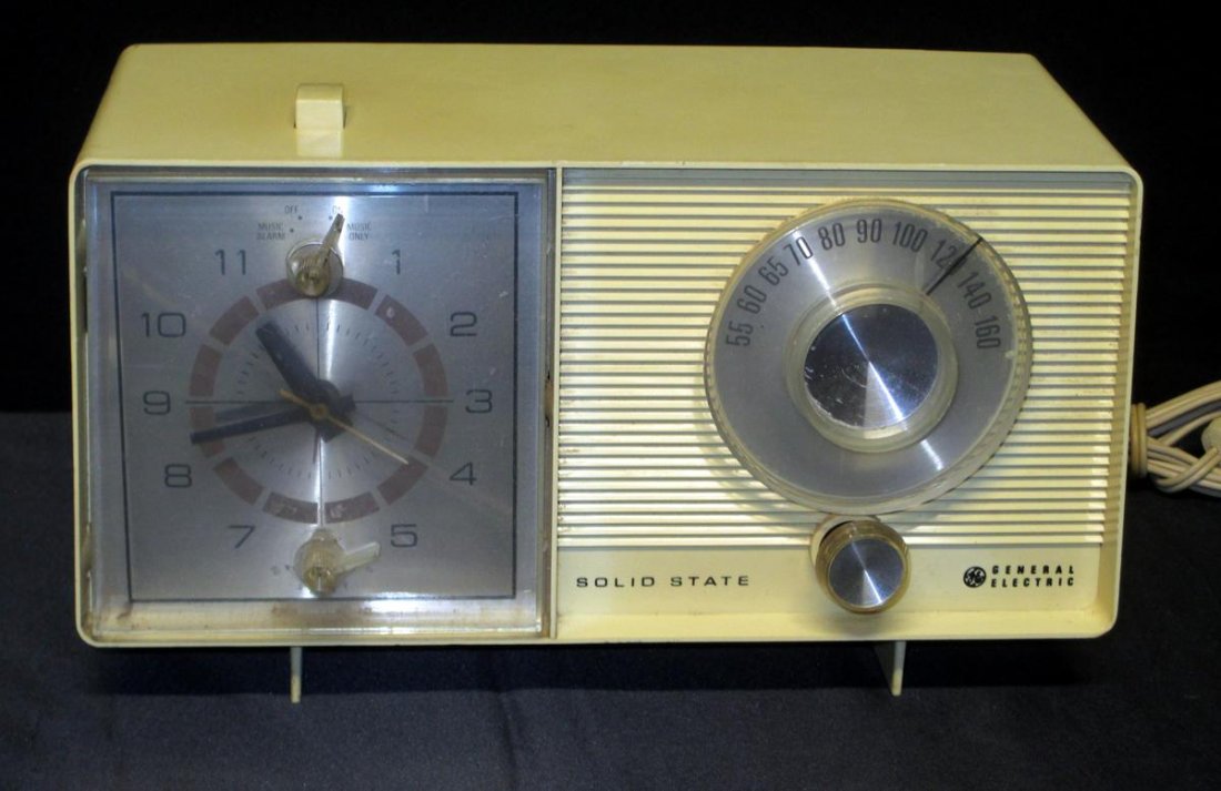 Vintage GE Table Radio: GE Solid State Music Alarm Clock Radio.