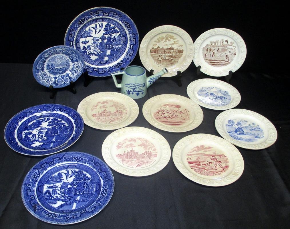 English & US Ceramics: Buffalo Pottery, Wedgwood Royal Warrick Willow, 8 Alphabet Plates (5 Alphabet Sports & 3 Columbian), 6-9", Together w/3.5" Watering Can.