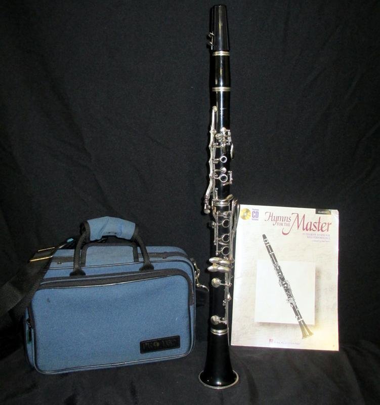 Yamaha Clarinet: Comes in Fitted Case, Made in Japan and Hymns For the Master Solo Clarinet Music Book.