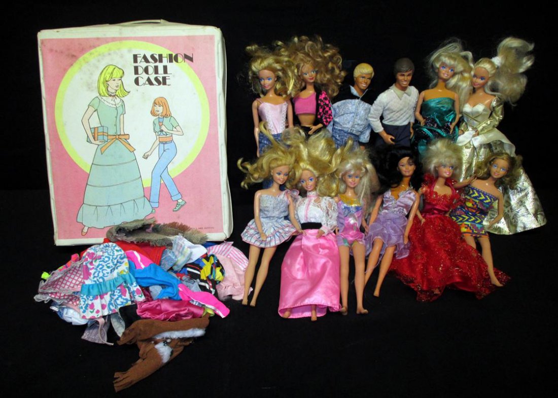 12 Barbie Dolls Plus Lot: Ten 1960s Barbie Dolls, plus doll clothes in a "Fashion Doll Case" and 2 Ken Dolls.