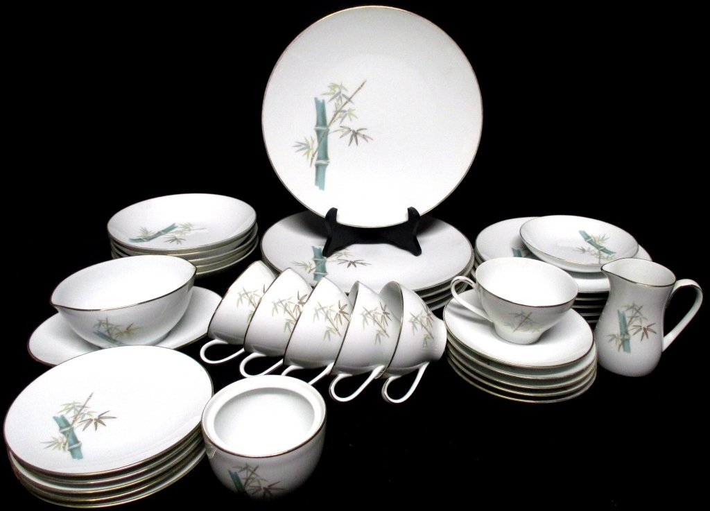 35 Pieces Noritake Oriental China: Including 5 dinner plates, 5 salad plates, 5 bread & butters, 5 soup/cereal bowls, 1 fruit bowl, 5 cups & saucers, 1 extra cup, creamer, sugar (no lid) and gravy w/underplate.