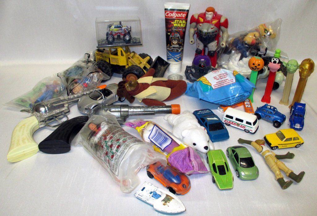 Small & Miniature Collectible Toys: Including Matchbox, Hot Wheels, Pez, guns, McDonalds.