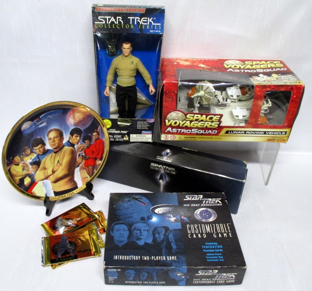 Star Trek Lot: Including 1996 Capt. Christopher Pike w/accessories, 2002 Space Voyagers AstroSquad Lunar Roving Vehicle, 1996 Next Generation Customizable Card Game, 25th Anniversary plate and four 8-pack cards. Ori