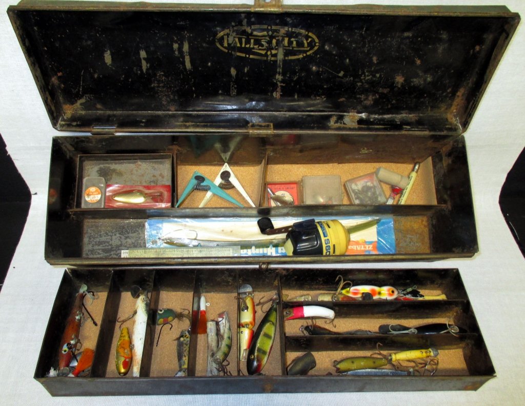 Vintage Tackle Box: Falls City box w/Beaters & lures. Box showing age.
