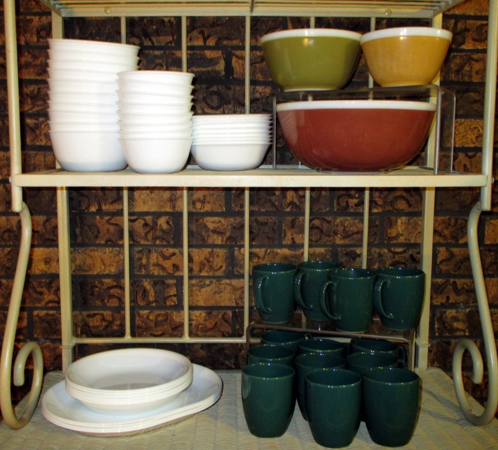 Corelle, Stoneware & Pyrex: Including 36 pieces white Corelle plates & bowls, 13 green Corelle stoneware mugs & 3 Pyrex mixing bowls (1.5 pt., 1.5 qt., 4 qt.).