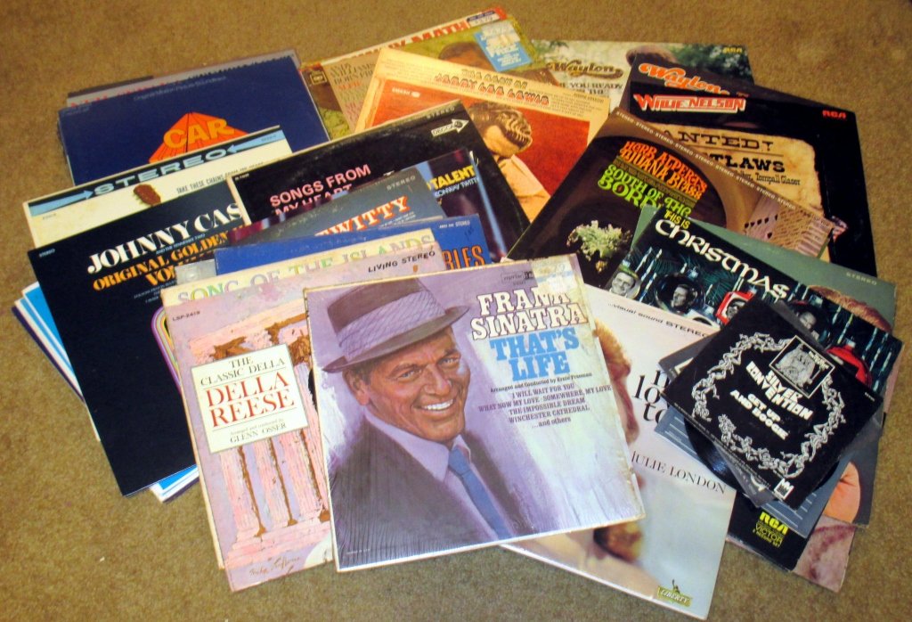 Vintage Record Album Lot: 41 records: assorted artists on 33s inc. Sinatra, Reese, Ray Charles, Andy Williams, Waylon Jennings, Willie Nelson and more plus 5 on 45s inc. Kool & the Gang, Hank Williams Jr. & More.