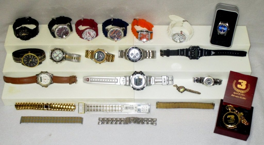 Watches & Bands: 17 watches including Casio, Geneva, Elgin, America, "3" pocket watch, 5 watch bands inc. Seiko & Kreisler (1 mint in box).