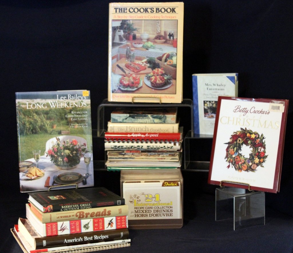 Cookbook Lot w/Recipe Box: Inc. America's Best Recipes, Breads, All Around the World Cookbook, Betty Crocker's Best Christmas and more.