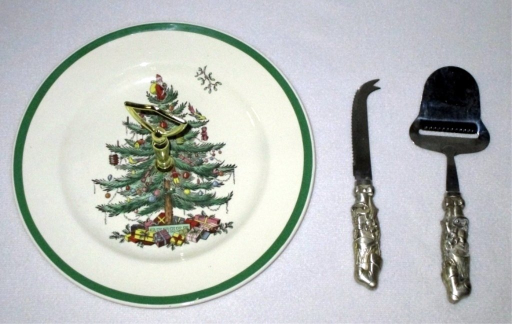 Spode Christmas Tid Bit & Cheese Servers: English 10.5" diameter tid bit, 7.75" & 8.5" long servers w/raised decorative handles.