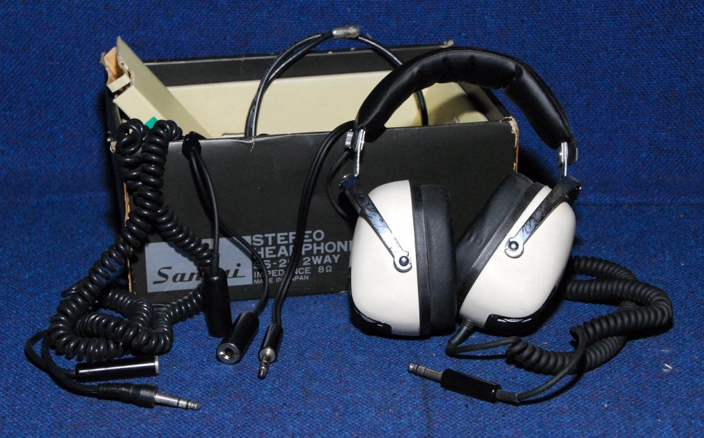 Sansui 2-Way SS20 Headphone: Stereo headphones.