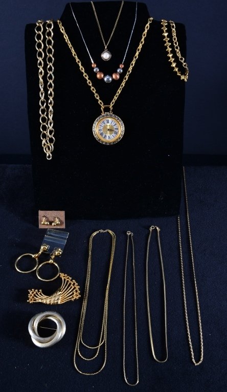 Vintage Costume Jewelry Inc. Monet & Trifari: Necklaces, bracelets, earrings, pins. Estate jewelry.