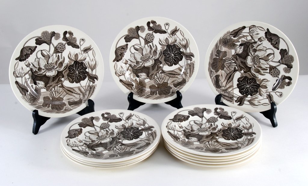 Twelve Wedgwood & Barlaston of Etruria Plates: Water Lily pattern, a service was first produced in 1808 for Susannah Darwin, the daughter of Josiah Wedgwood & Mother of Charles Darwin, 9" D.
