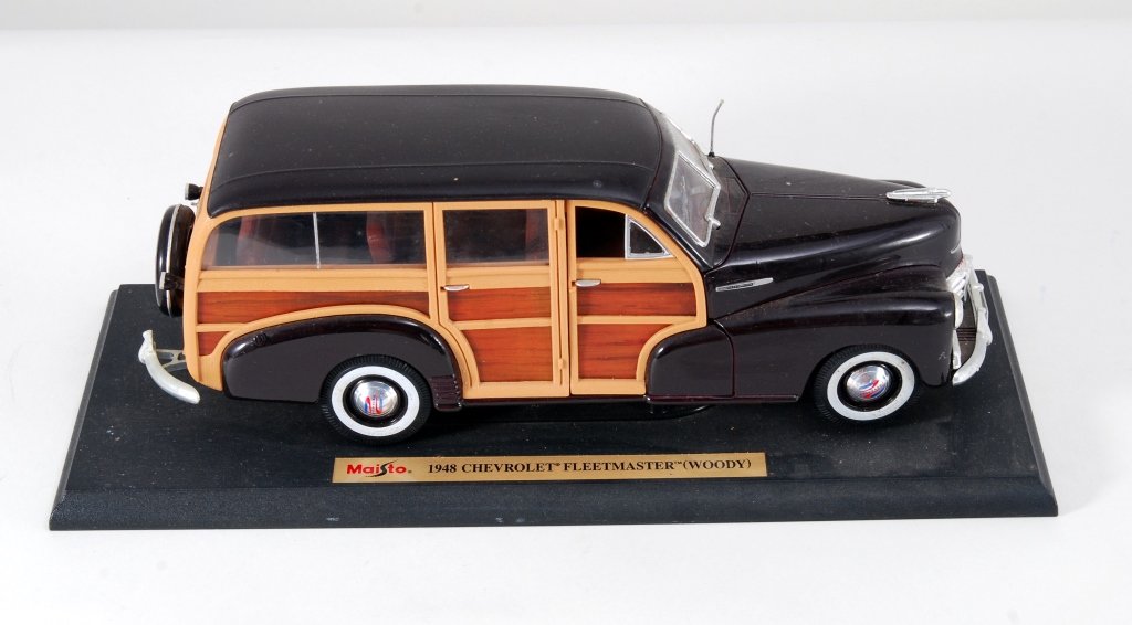 Maisto 1948 "Woody" Chevrolet Model (1 of 3)