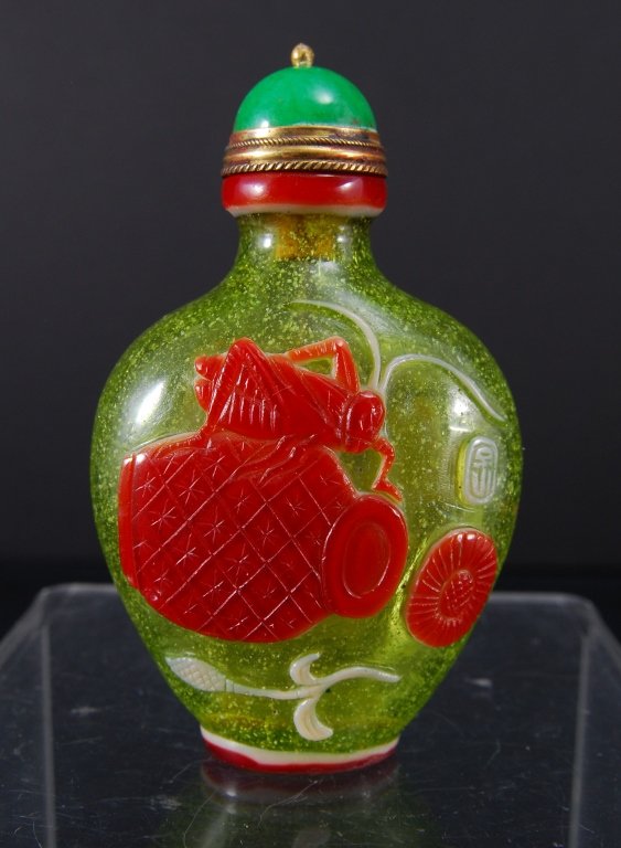 Rare Green Snowflake Peking Glass Snuff Bottle (1 of 3)