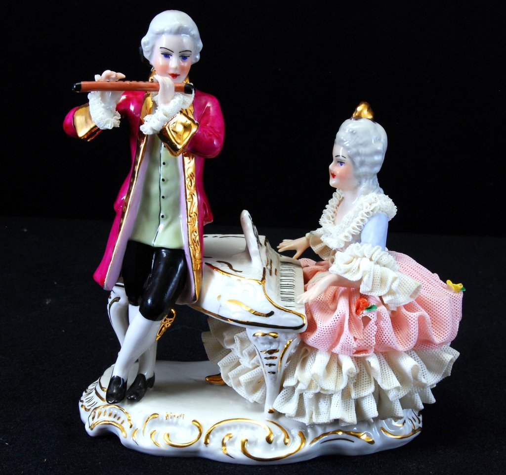 Vintage Musicians Figurine (1 of 3)