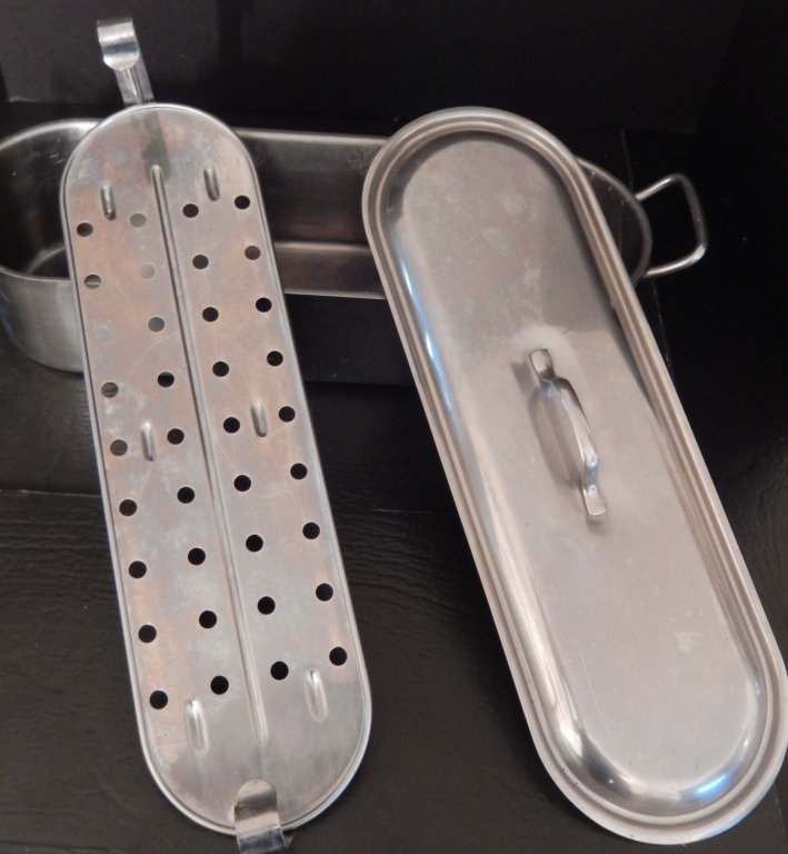 Stainless Fish Poacher/Steamer w/Liner: 20.5" long.