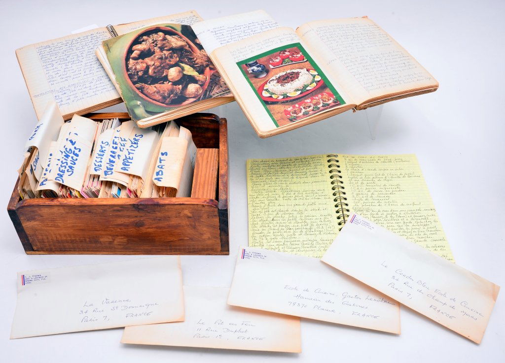 Recipe Box & Hand Written Recipes in French (1 of 4)