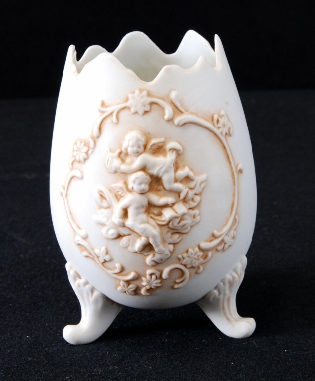 Lefton Porcelain Cherub Egg Footed Planter #722: 5.25" tall.