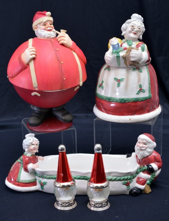 Santa & Mrs. Claus w/Snow Globes Salt & Pepper (1 of 3)