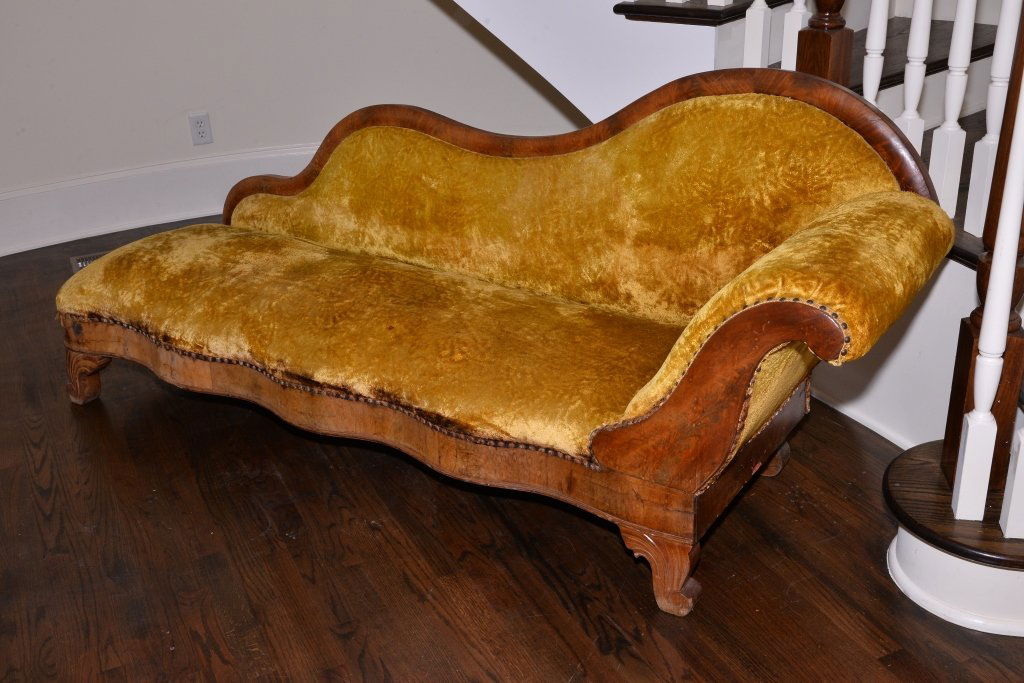 Victorian Gold Chaise Lounge (1 of 2)